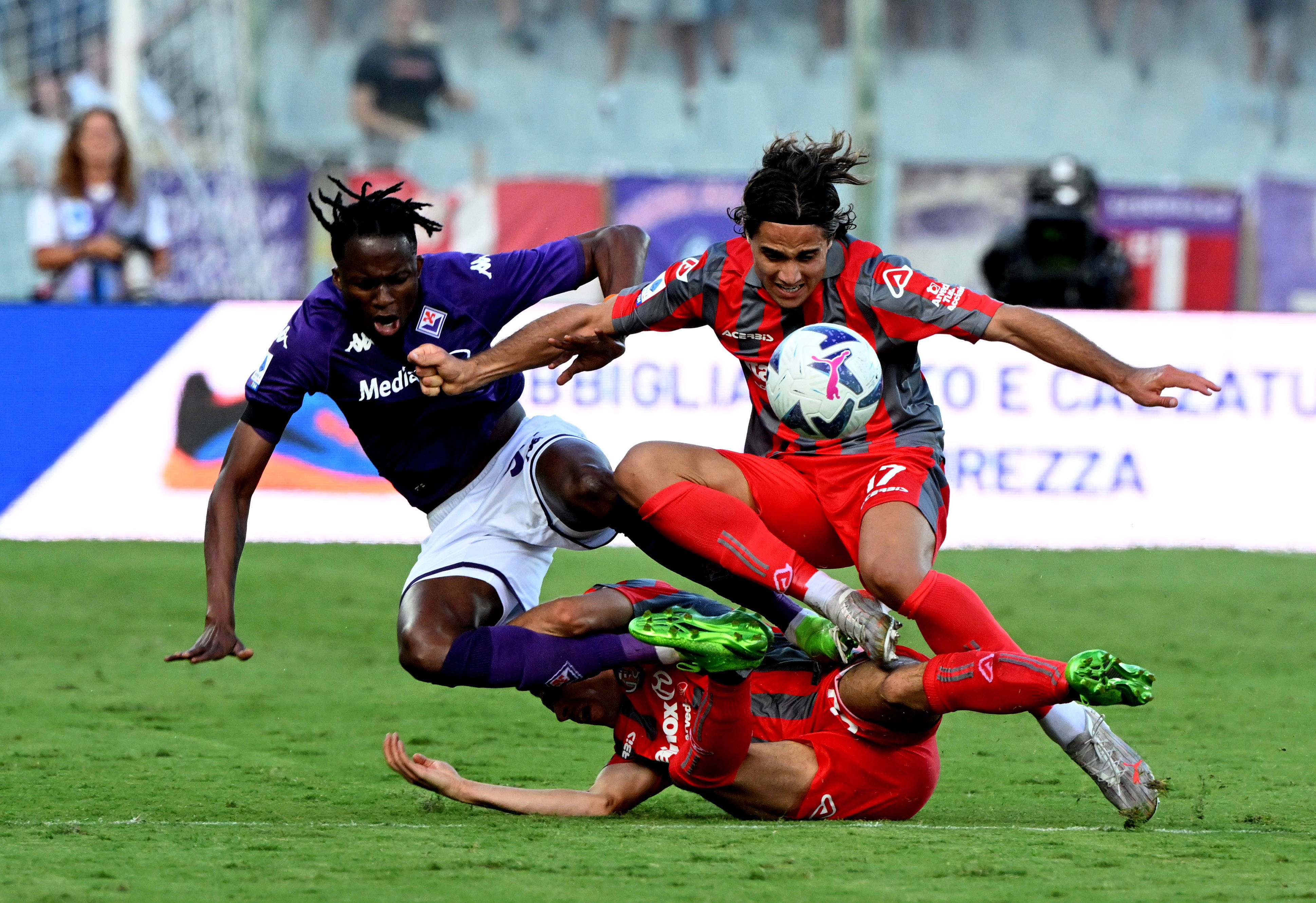 精彩瞬间抢眼，欧洲足球赛事情节变幻莫测的简单介绍