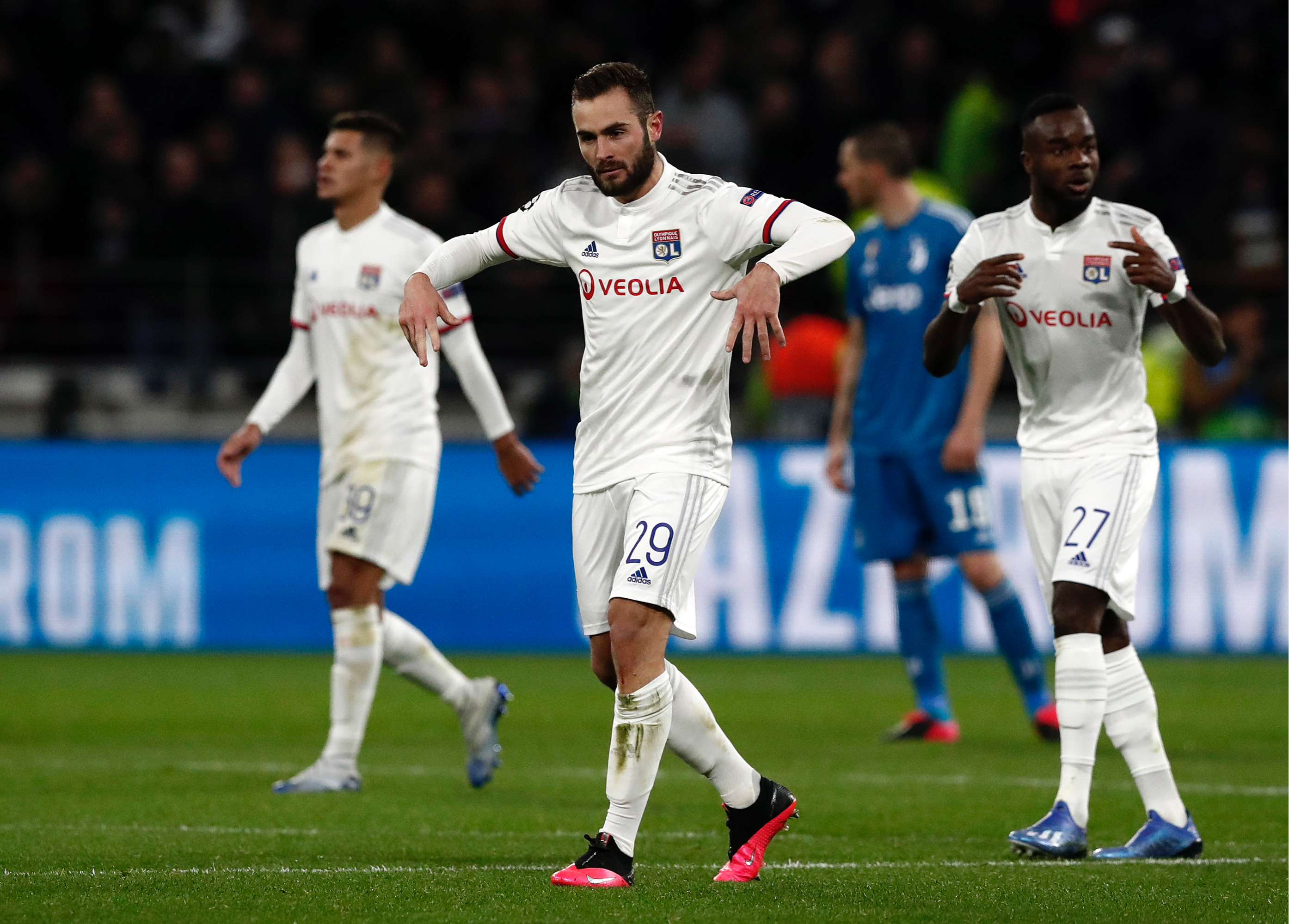 手机APP-纵情足球运动热度迅猛，比赛场面惊险刺激的简单介绍